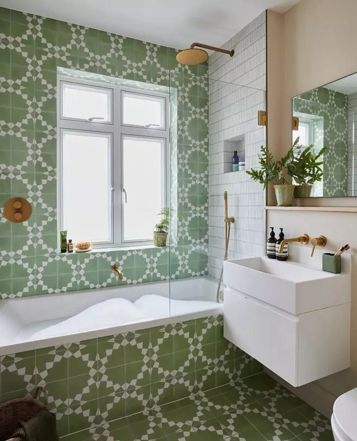Green and White Wallpaper for a Playful Pattern