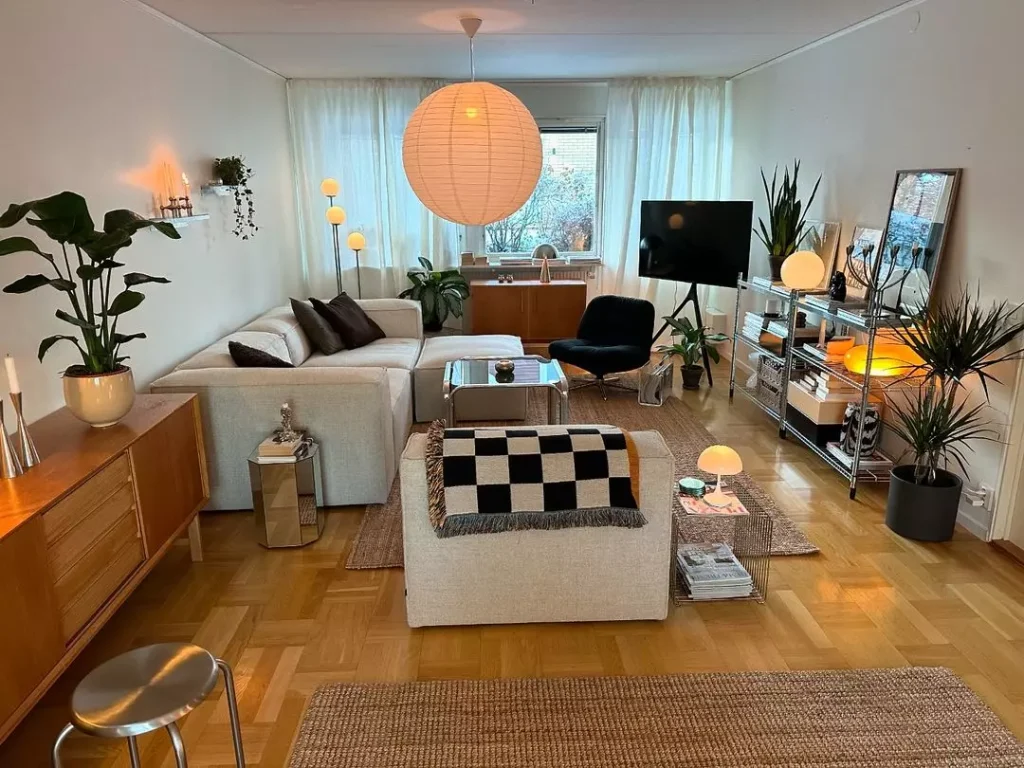 Modern Minimalism with a Pop of YellowModern Minimalism with a Pop of Yellow