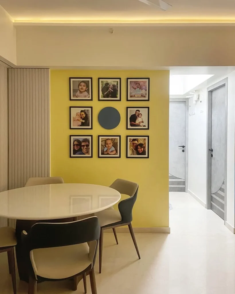 Compact Round Table