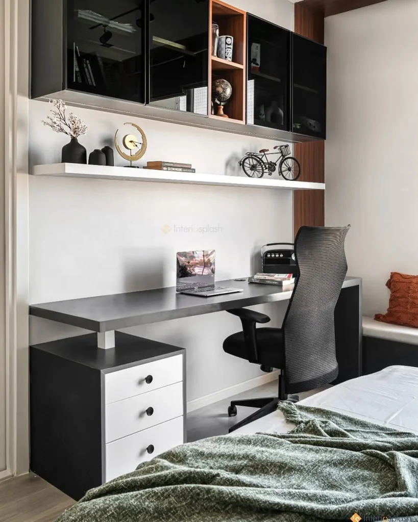 Glass Desk for an Open Look