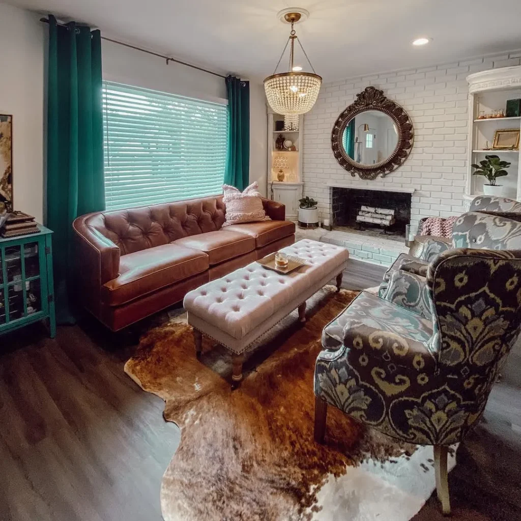 Layer with Curtains