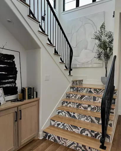 Floating Frames or Picture Ledges