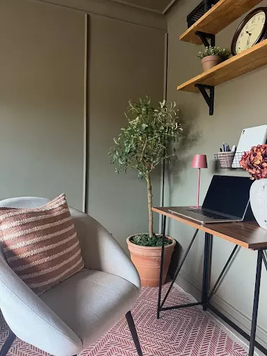 Minimalist Seating with Comfo